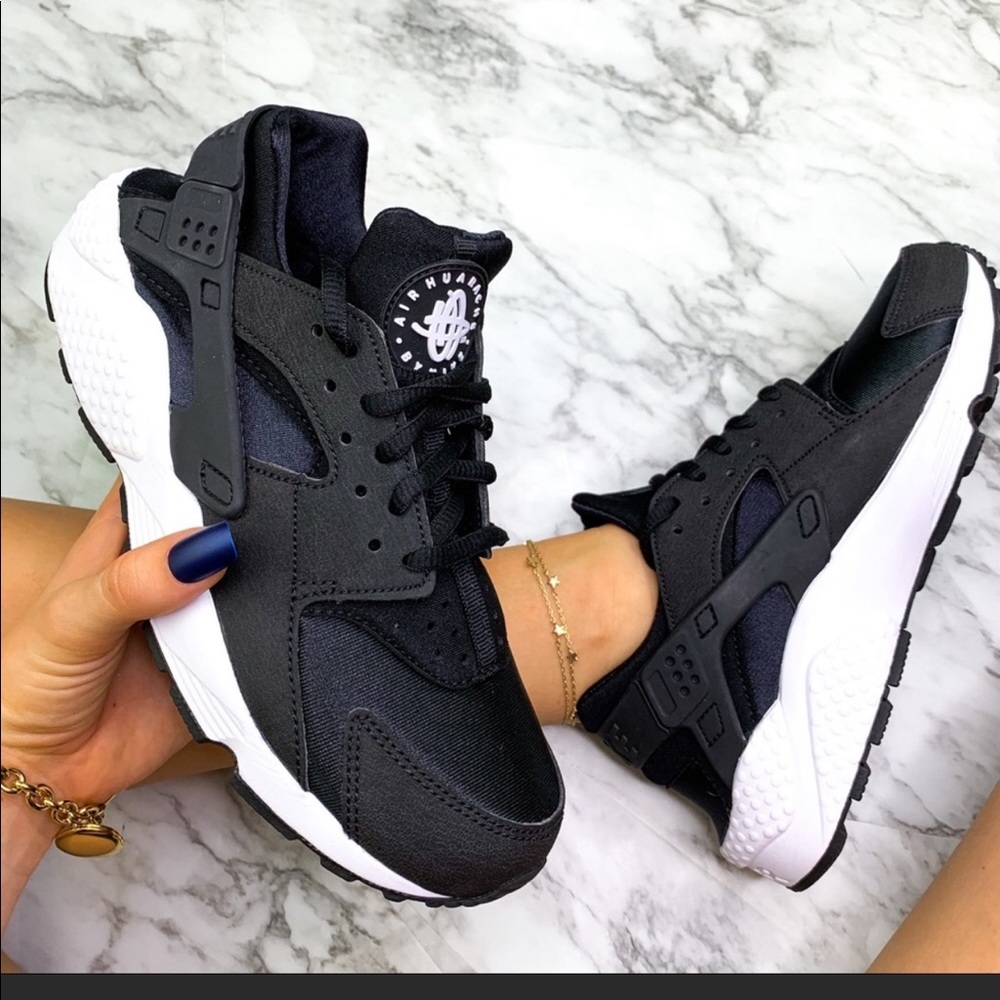 Nike Huarache Run Black Sneaker